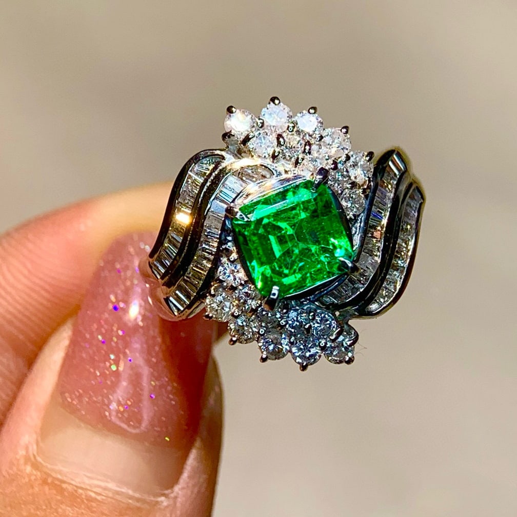 14k Gold 2.23 Ctw Vivid Green Natural Emerald & Diamond Ring - 3