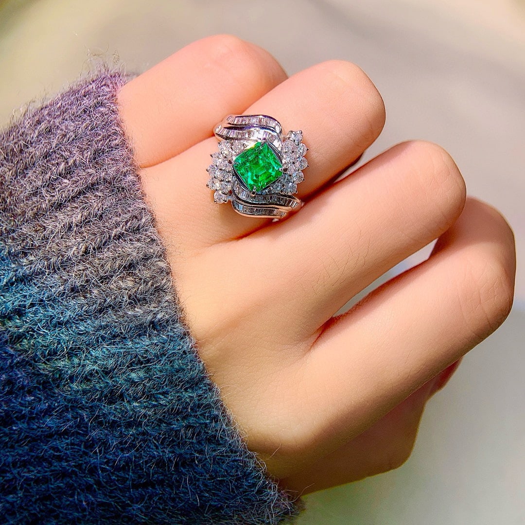 14k Gold 2.23 Ctw Vivid Green Natural Emerald & Diamond Ring - 4