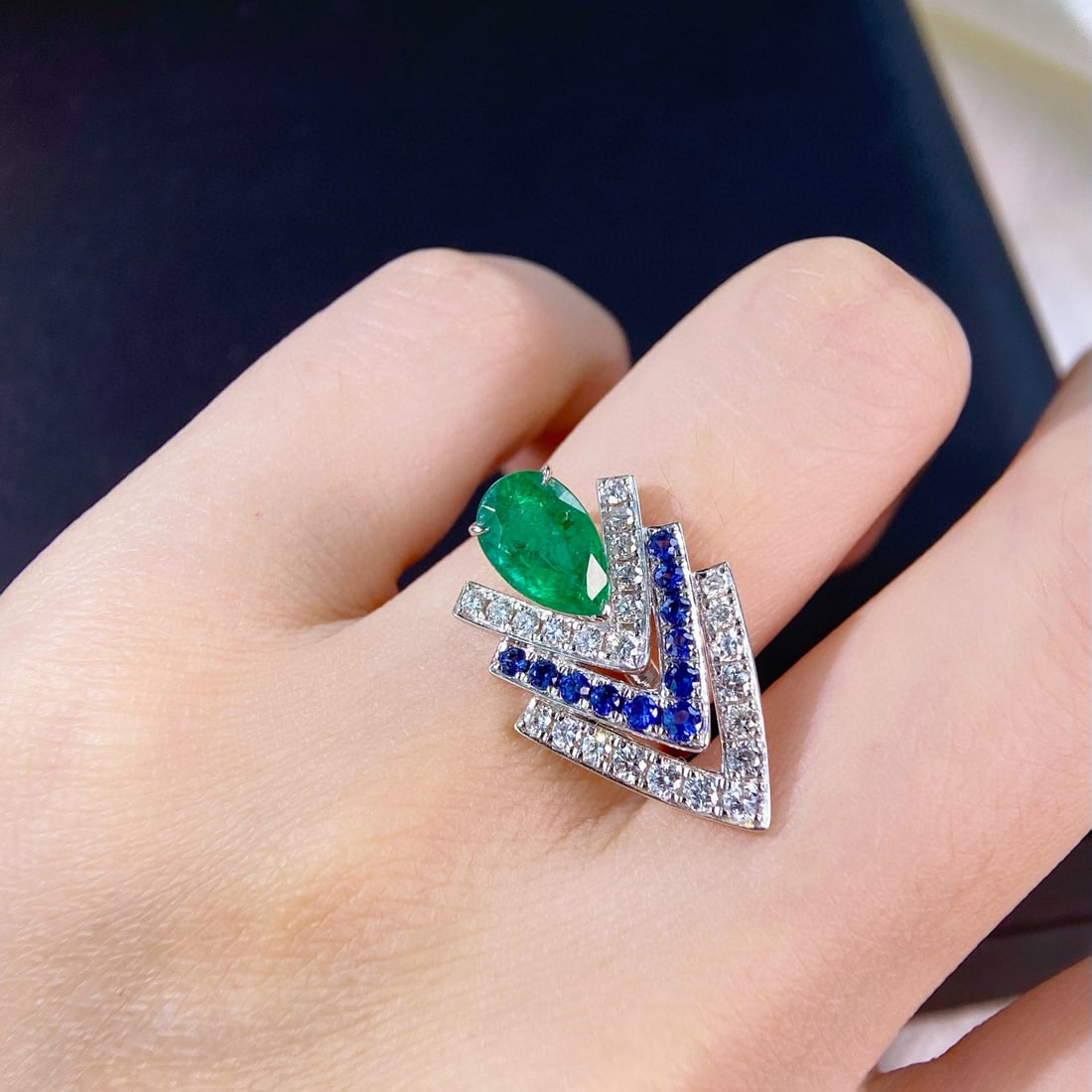14k Gold 2.27 Ctw Vivid Green Natural Emerald & Diamond Ring - 4