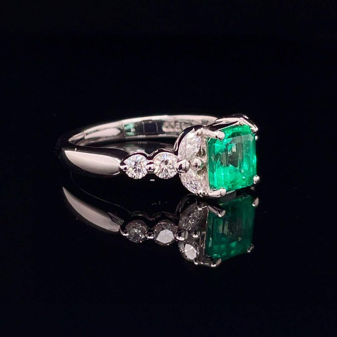 14k Gold 1.63 Ctw Vivid Green Natural Emerald & Diamond Ring - 3