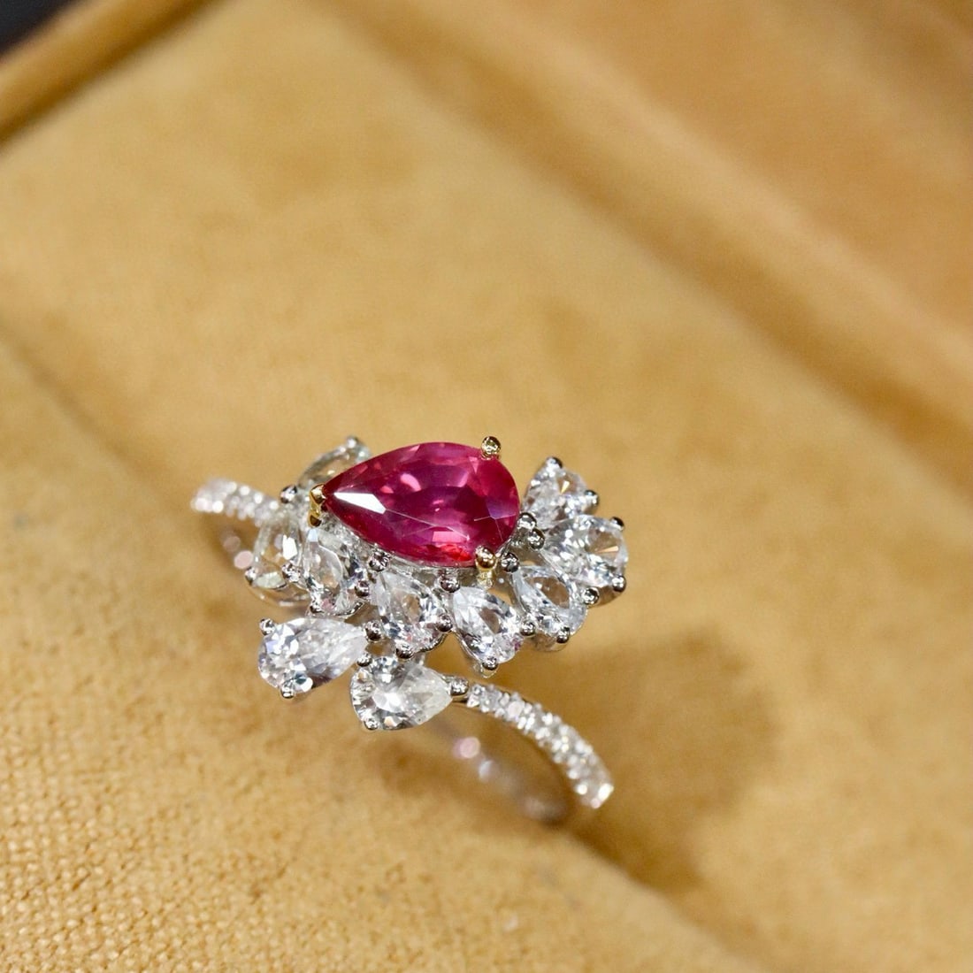 14k Gold 0.85 Ctw Natural Ruby & Diamond Ring - 4
