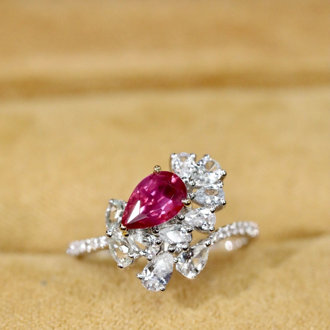 14k Gold 0.85 Ctw Natural Ruby & Diamond Ring - 5