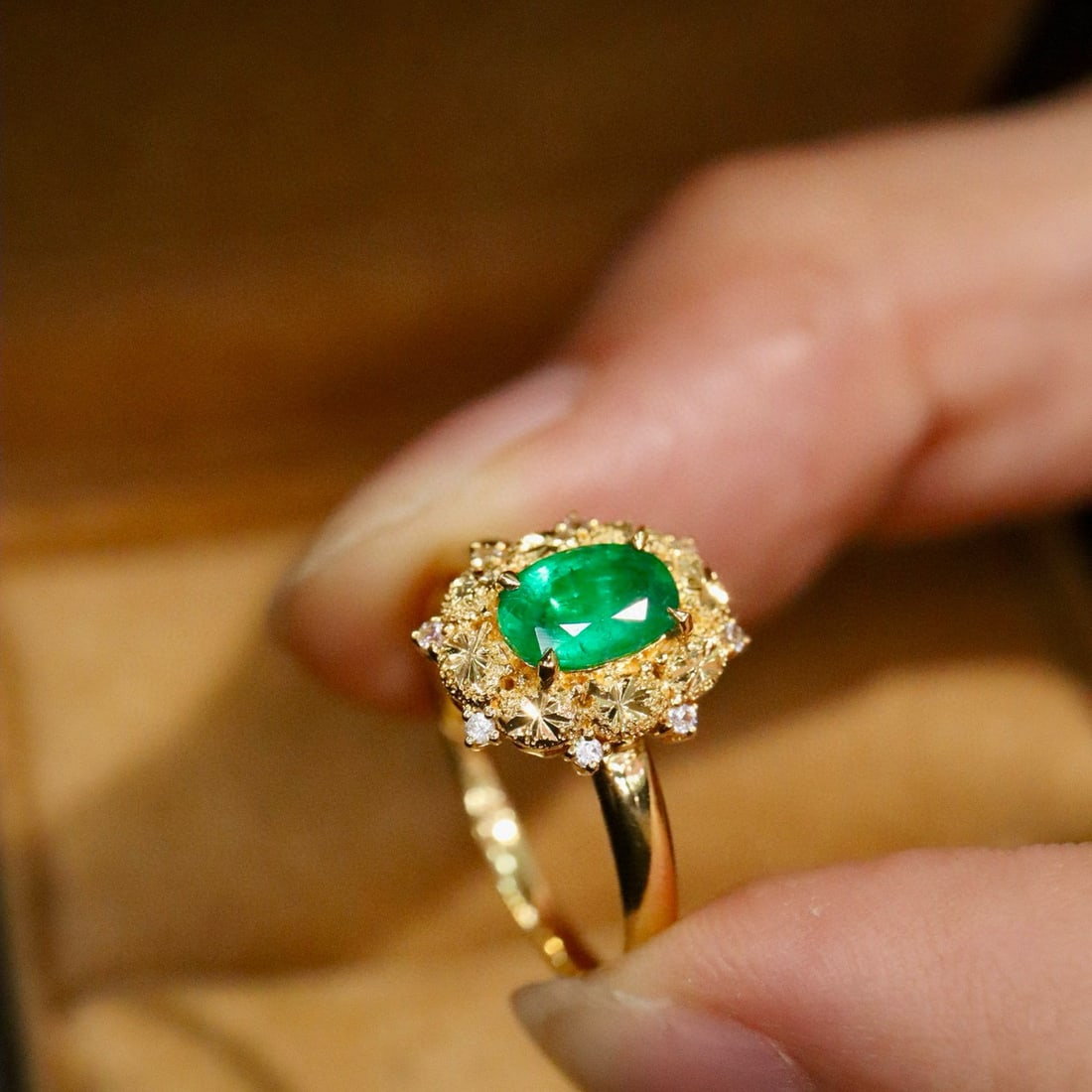 14k Gold 0.68 Ctw Vivid Green Natural Emerald & Diamond Ring - 3