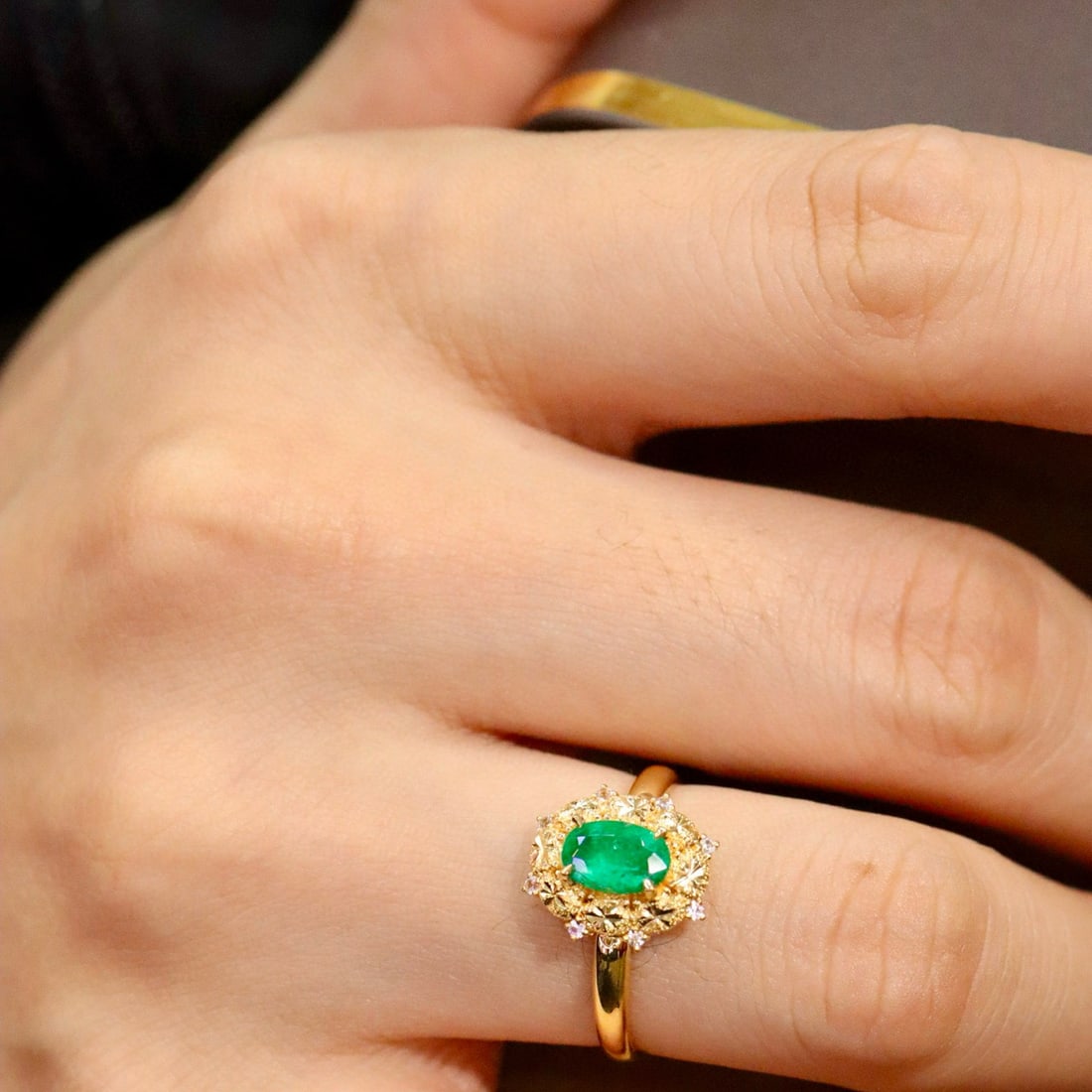 14k Gold 0.68 Ctw Vivid Green Natural Emerald & Diamond Ring - 6