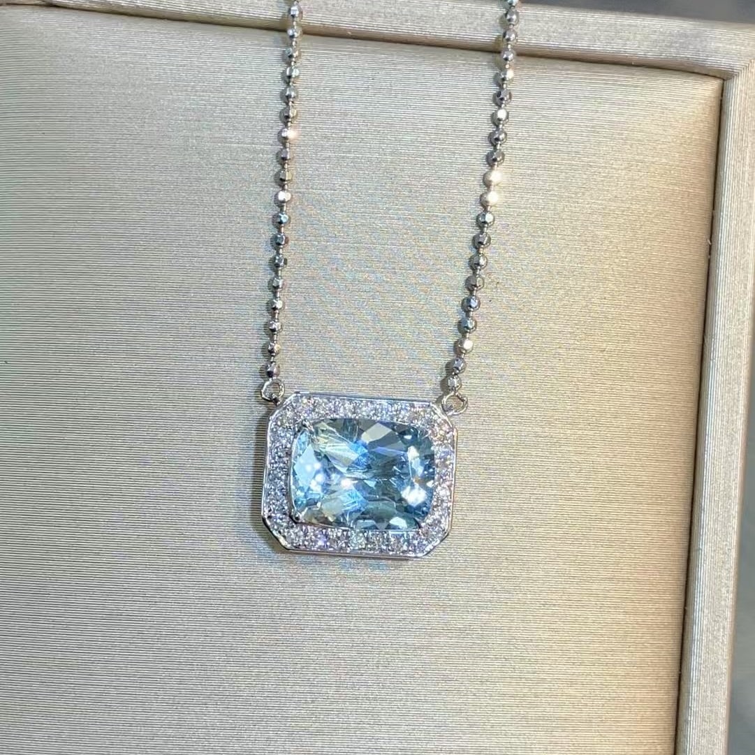 14k Gold 2.75 Ctw Natural Aquamarine & Diamond Necklace: Ref:230992154 // gold content:14k gold // main gemstone:aquamarine // shape:cushion // carat weight:2. 49ct // color:santa maria color // treatment:natural // // adjacent gemstone 2 : diamond // shape