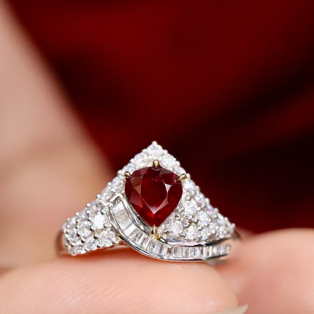 14k Gold 0.91 Ctw Natural Ruby & Diamond Ring: Ref:230992157 // gold content:14k gold // ring size:7. 25us // // main gemstone:ruby // shape:pear // carat weight:0. 82ct // color:red // treatment:natural // // adjacent gemstone 2 : diamond //