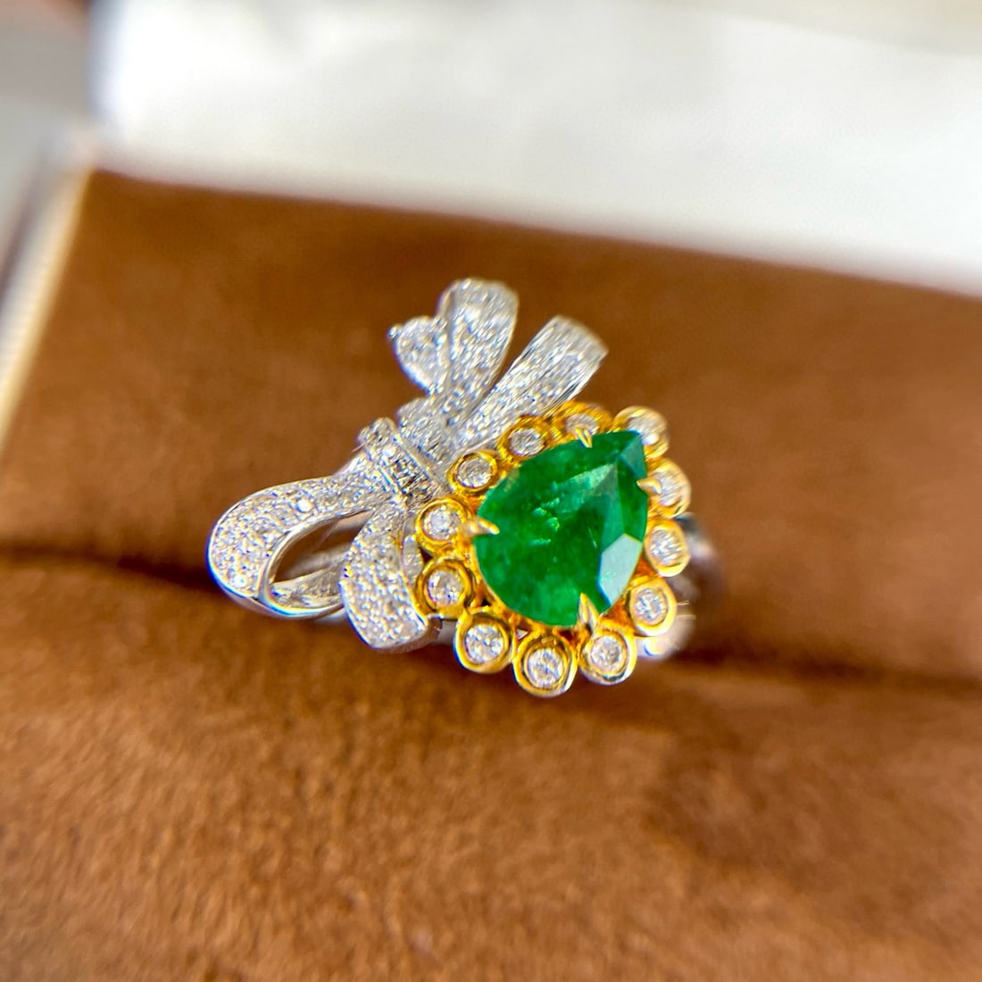 14k Gold 1.50 Ctw Vivid Green Natural Emerald & Diamond Ring - 2