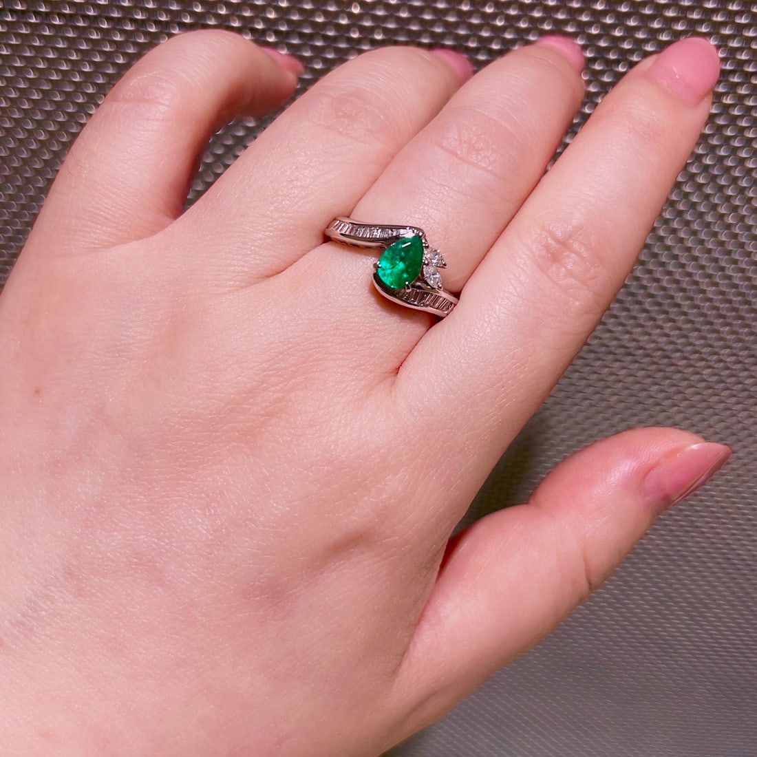 14k Gold 1.09 Ctw Vivid Green Natural Emerald & Diamond Ring - 4