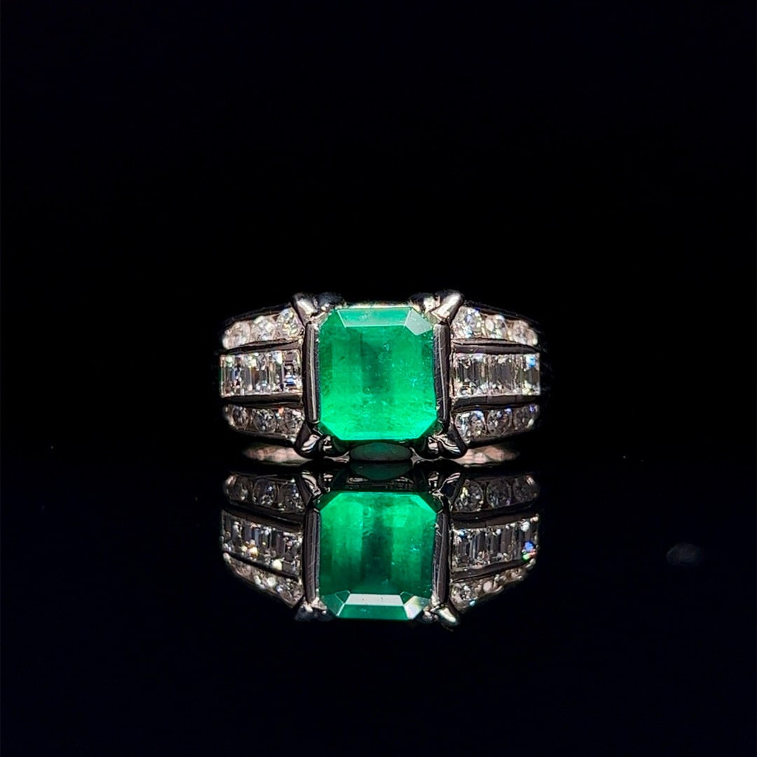 14k Gold 1.80 Ctw Vivid Green Natural Emerald & Diamond Ring: Ref:230992178 // gold content:14k gold // ring size:7. 25us // // main gemstone:emerald // shape:octagonal // carat weight:1. 31ct // color:vivid green // treatment:natural // // adjacent gemstone 2 :