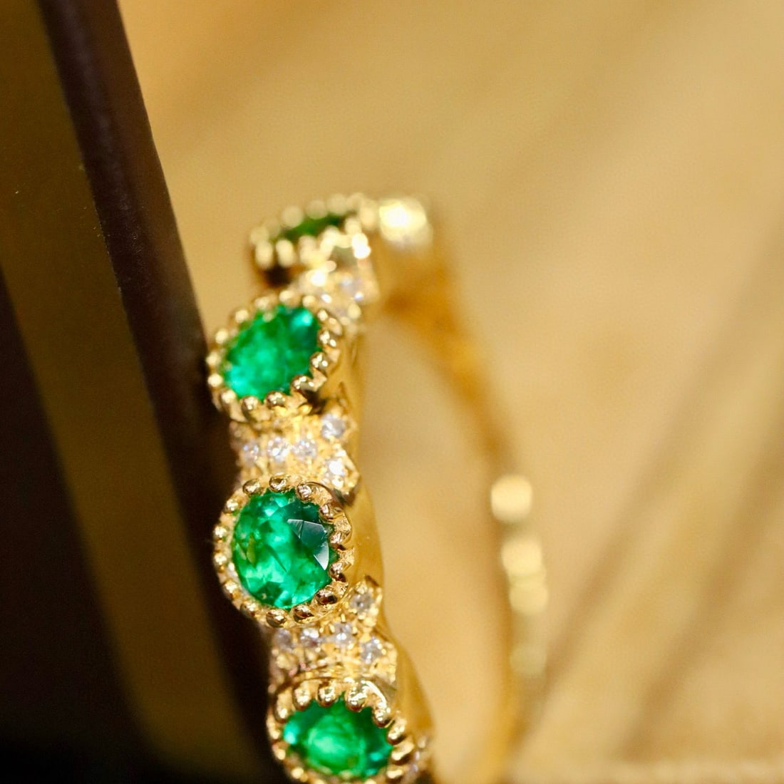 14k Gold 0.69 Ctw Vivid Green Natural Emerald & Diamond Ring - 2