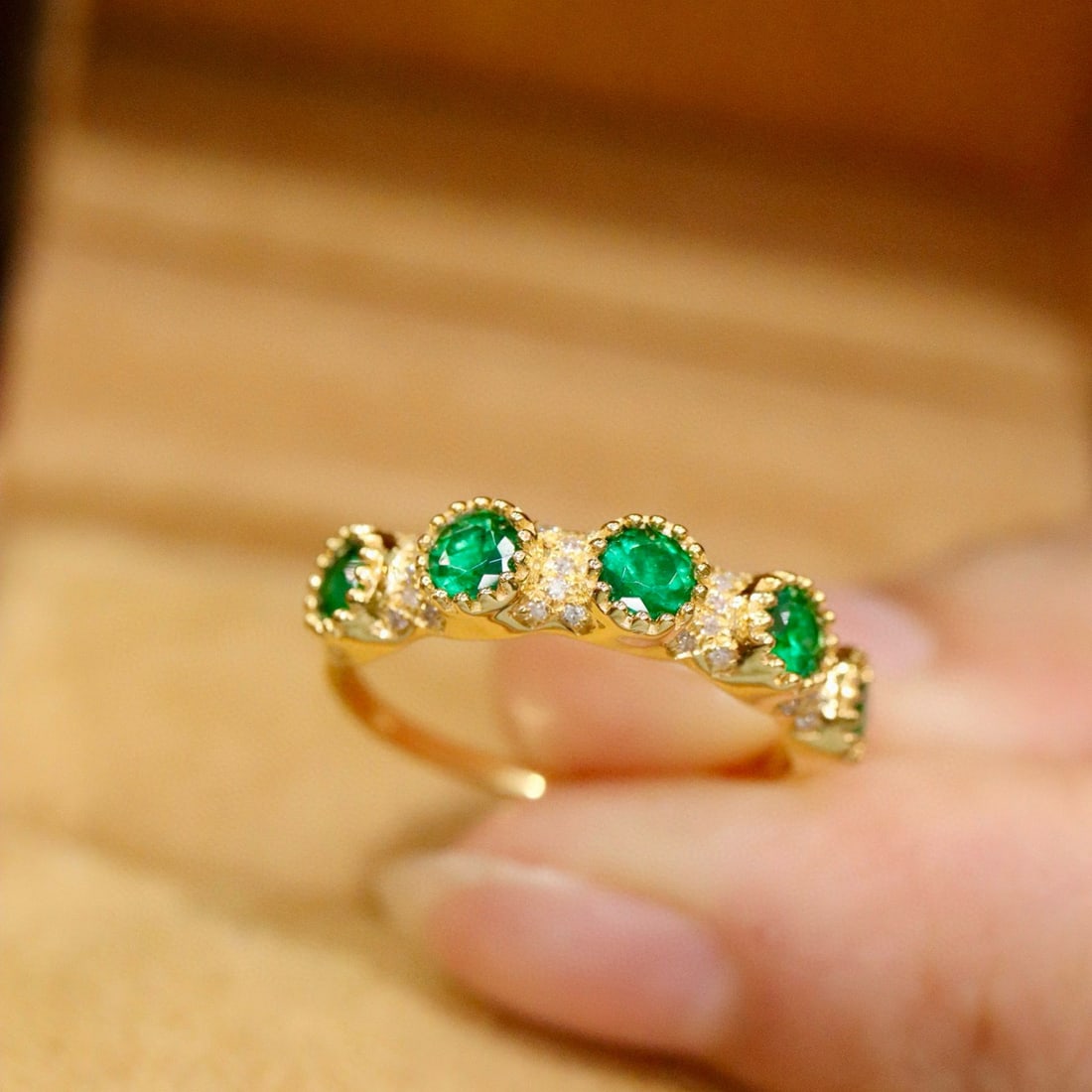 14k Gold 0.69 Ctw Vivid Green Natural Emerald & Diamond Ring - 4