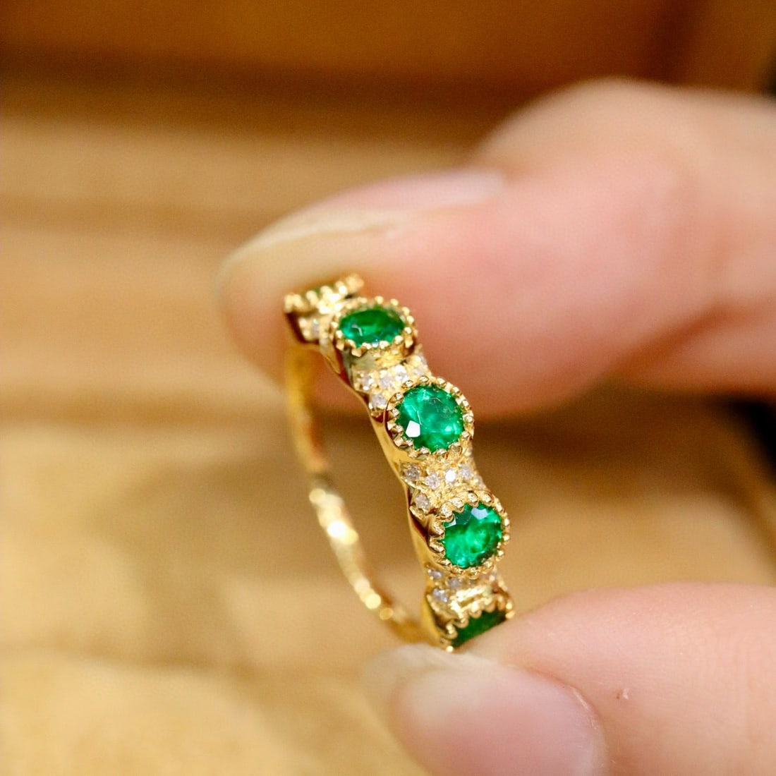 14k Gold 0.69 Ctw Vivid Green Natural Emerald & Diamond Ring - 5