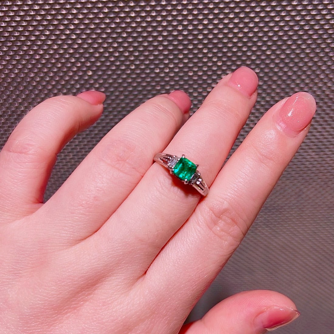 14k Gold 1.07 Ctw Vivid Green Natural Emerald & Diamond Ring - 4