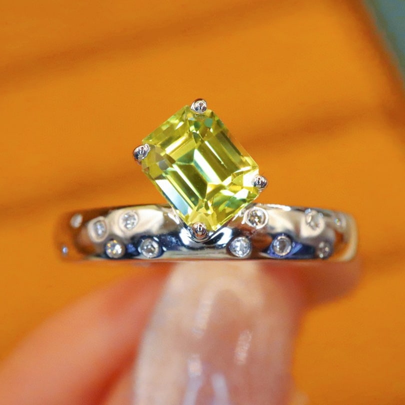 14k Gold 1.29 Ctw Natural Chrysoberyl & Diamond Ring: Ref:230992233 // gold content:14k gold // ring size:7. 25us // // main gemstone:chrysoberyl // shape:octagonal // carat weight:1. 23ct // color:yellow // treatment:natural // // adjacent gemstone 2 :