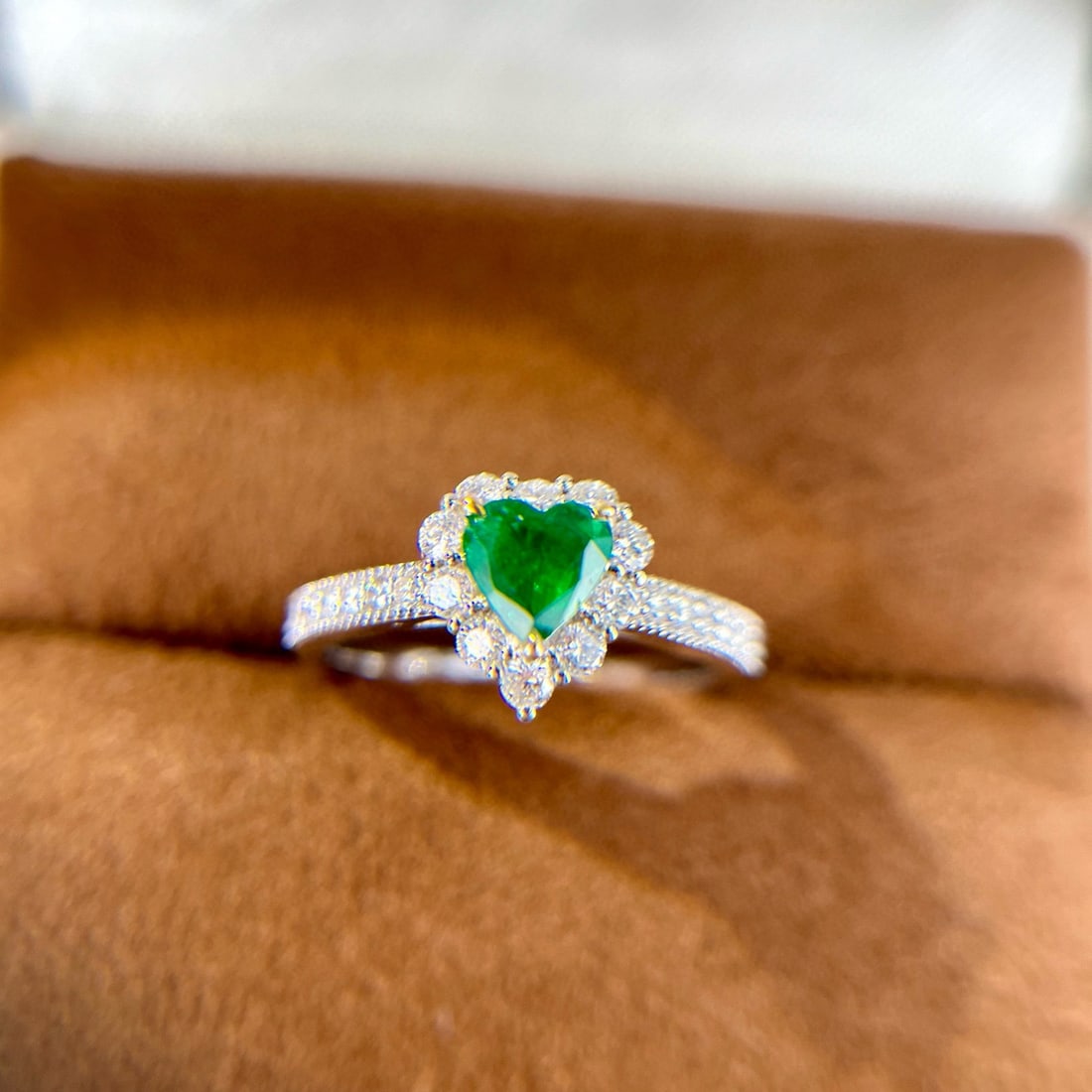 14k Gold 0.83 Ctw Vivid Green Natural Emerald & Diamond Ring: Ref:230992239 // gold content:14k gold // ring size:7. 25us // // main gemstone:emerald // shape:heart // carat weight:0. 44ct // color:vivid green // treatment:natural // // adjacent gemstone 2 : dia