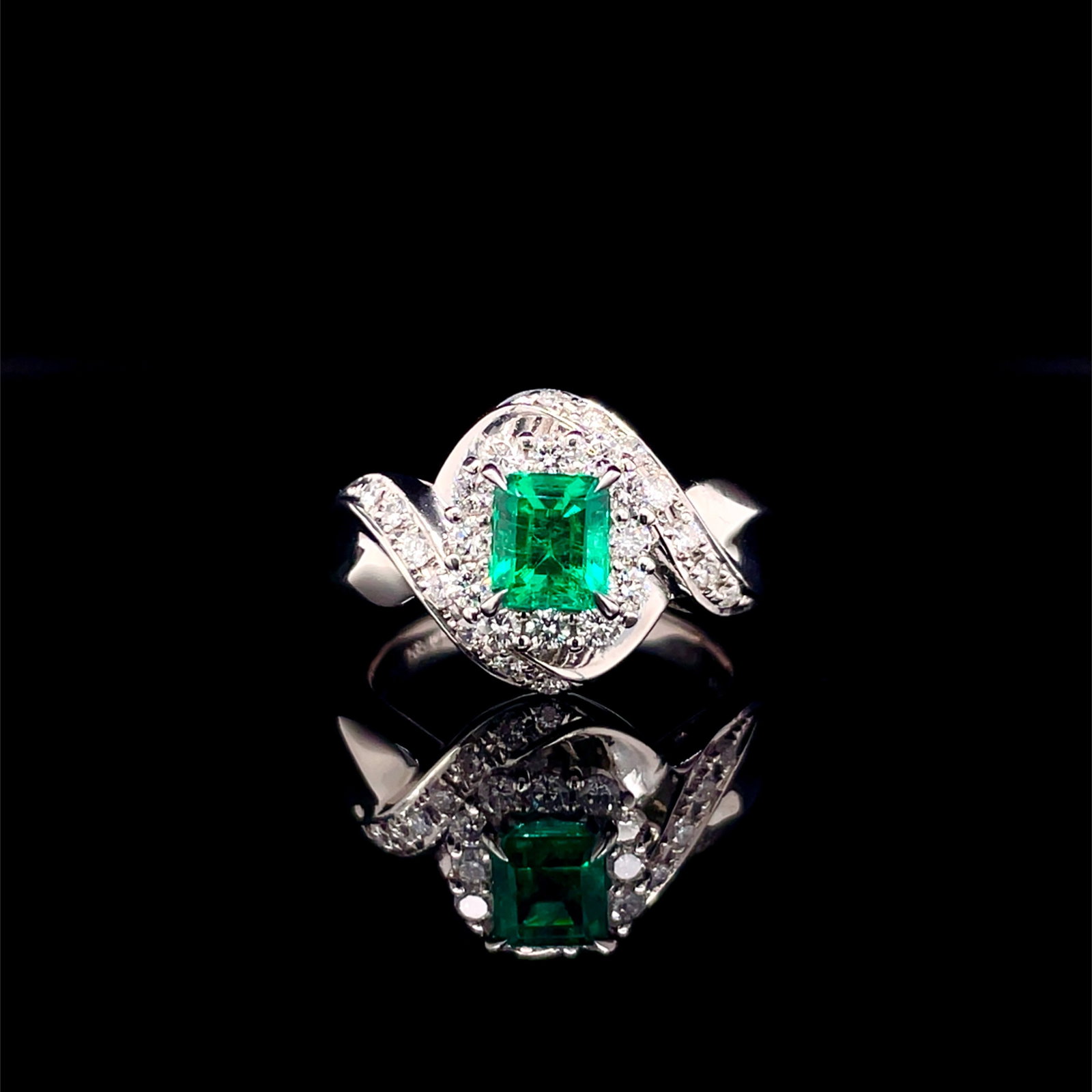 14k Gold 1.22 Ctw Vivid Green Natural Emerald & Diamond Ring: Ref:230992244 // gold content:14k gold // ring size:7. 25us // // main gemstone:emerald // shape:octagonal // carat weight:0. 76ct // color:vivid green // treatment:natural // // adjacent gemstone 2 :