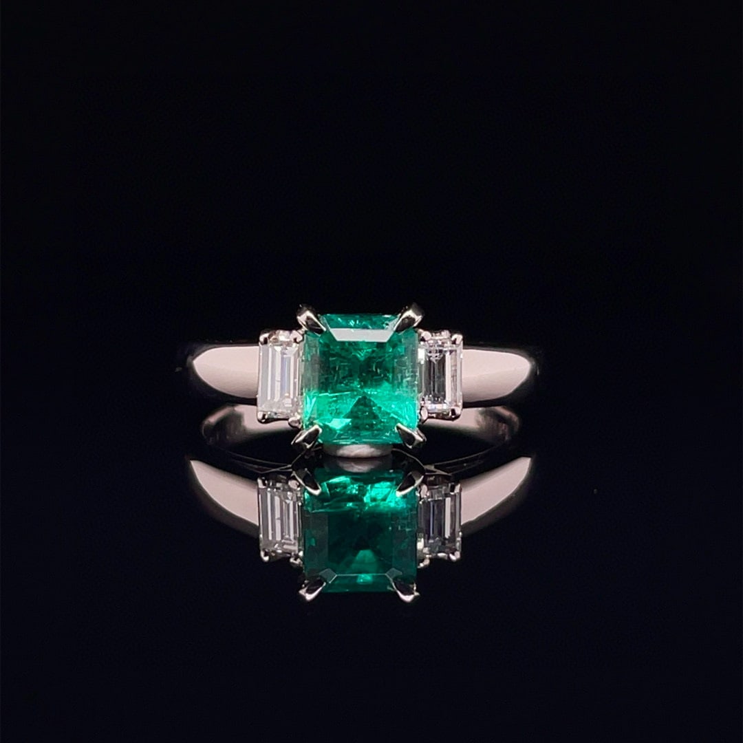 14k Gold 1.24 Ctw Natural Emerald & Diamond Ring: Ref:230992245 // gold content:14k gold // ring size:7. 25us // // main gemstone:emerald // shape:octagonal // carat weight:0. 91ct // color:green // treatment:natural // // adjacent gemstone 2 : diamo