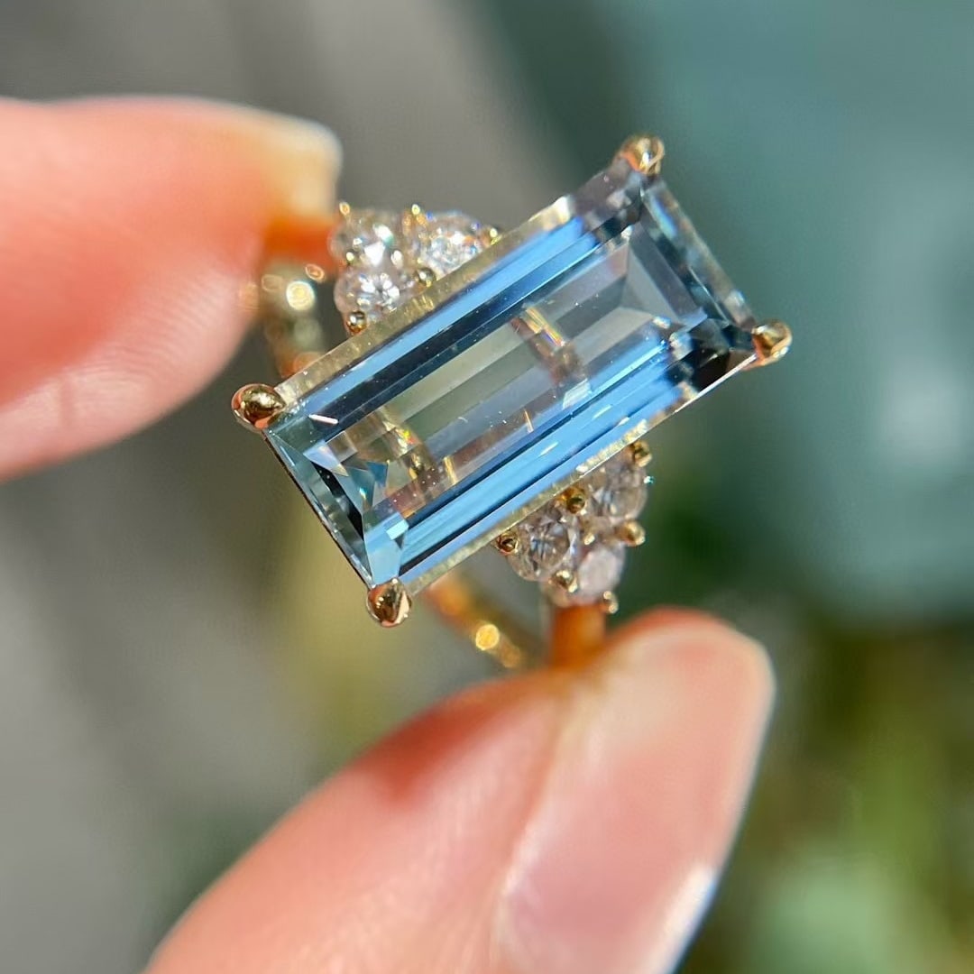 14k Gold 3.67 Ct Natural Aquamarine & Diamond Ring: Ref:230992246 // gold content:14k gold // ring size:7. 25us // // main gemstone:aquamarine // shape:octagonal // carat weight:3. 67ct // color:blue // treatment:natural // // adjacent gemstone 2 :