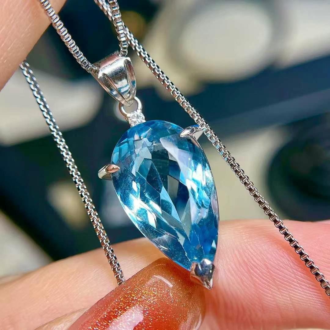 14k Gold 10.9 Ct Natural Topaz & Diamond Pendant( Without Chain ): Ref:230992250 // gold content:14k gold // main gemstone:topaz // shape:pear // carat weight:10. 9ct // color:blue // treatment:natural // // adjacent gemstone 2 : diamond // shape:round // clarity gra