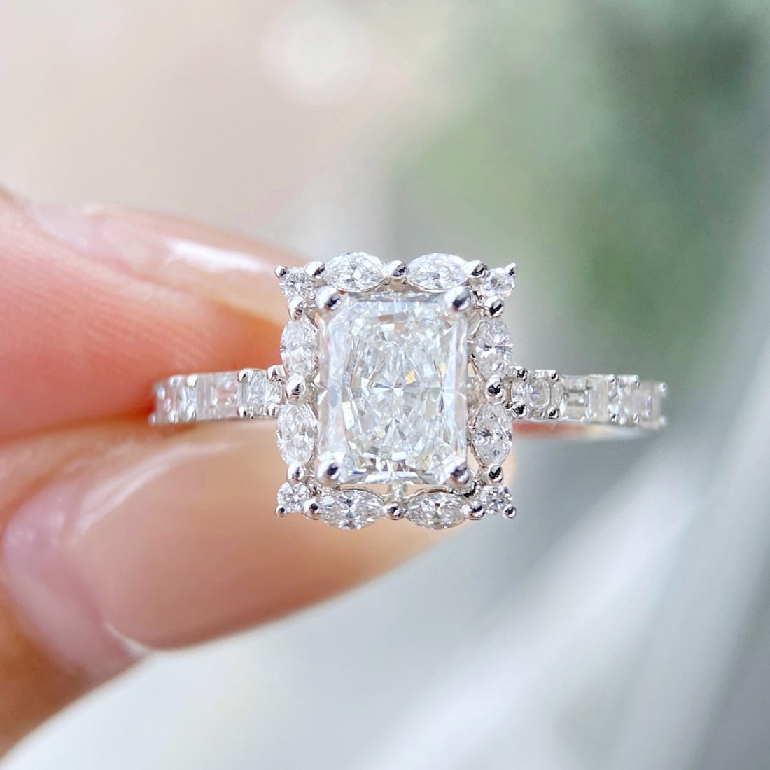 Gia Certified 14k Gold 1.74 Ctw Natural G Vs2 Radiant Diamond Ring: Ref:230992256 // gold content:14k gold // ring size:7. 25us // // main gemstone:diamond // certified:gia // shape:radiant // carat weight:1. 20ct // clarity grade:vs2 // color:g // treatment:natural