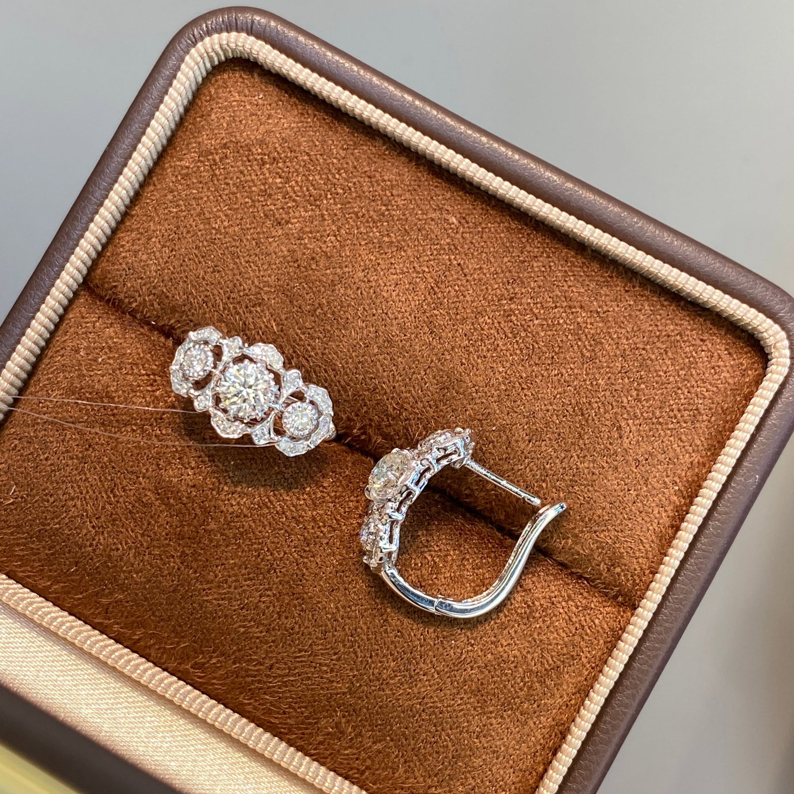 14k Gold 0.86 Ctw Natural H Diamond Earrings - 2