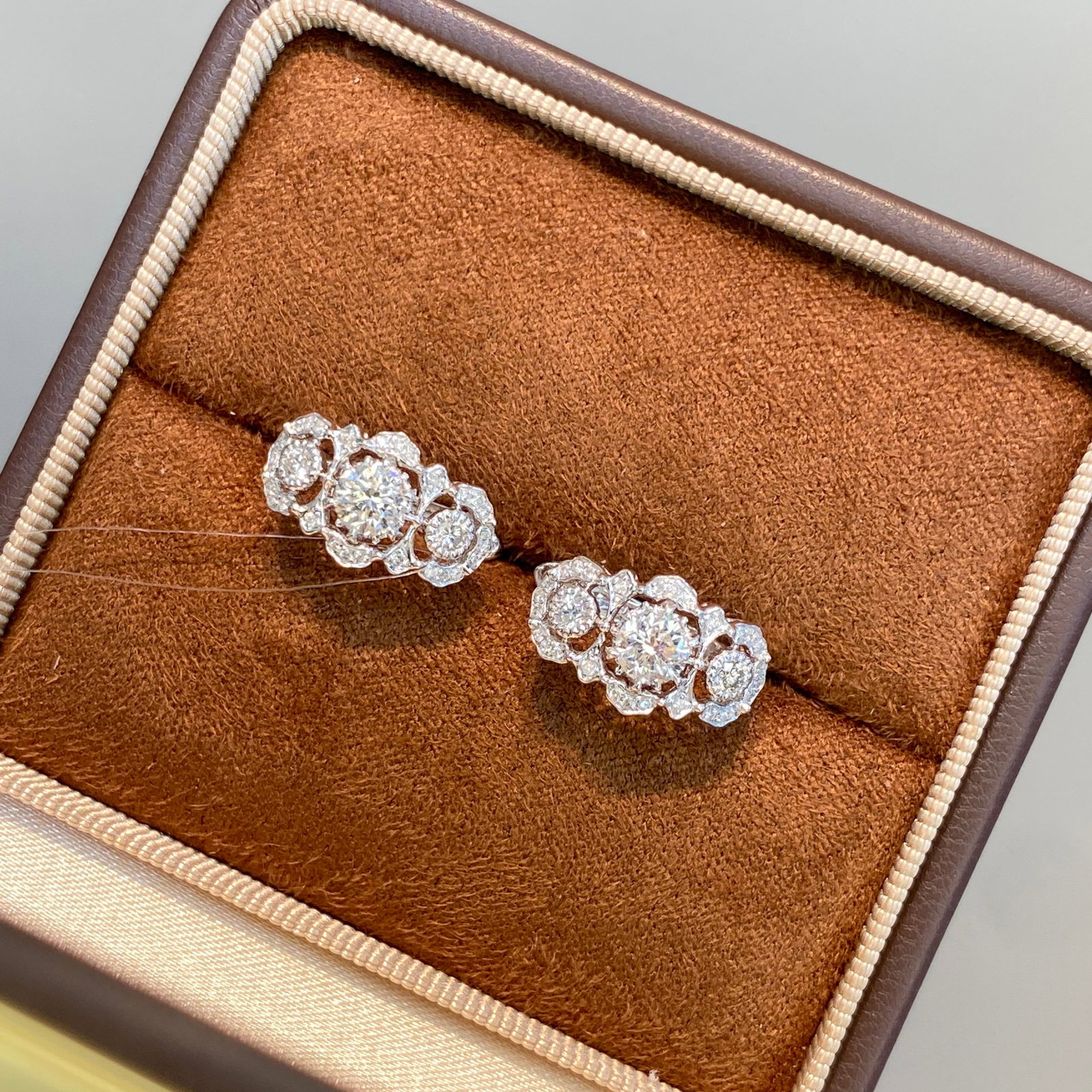 14k Gold 0.86 Ctw Natural H Diamond Earrings - 5