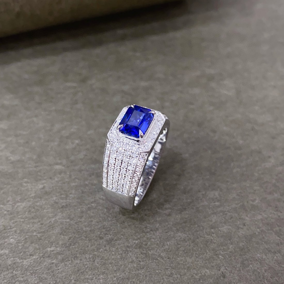 14k Gold 2.59 Ctw Vivid Blue Natural Sapphire & Diamond & Men¡¯s Ring - 2