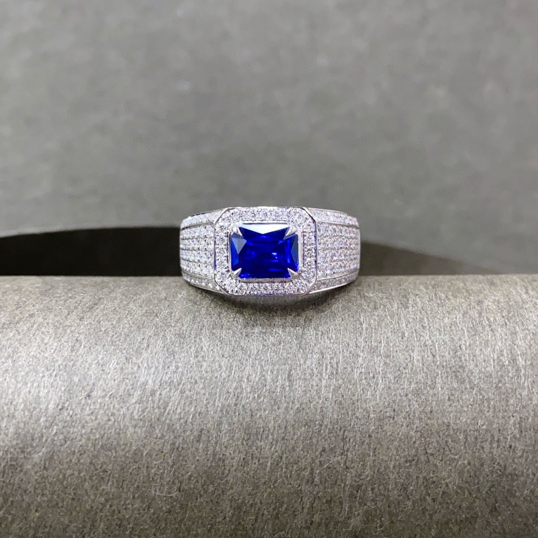 14k Gold 2.59 Ctw Vivid Blue Natural Sapphire & Diamond & Men¡¯s Ring - 3