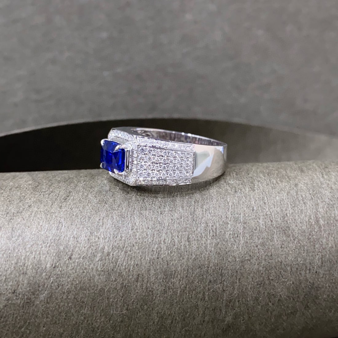 14k Gold 2.59 Ctw Vivid Blue Natural Sapphire & Diamond & Men¡¯s Ring - 4