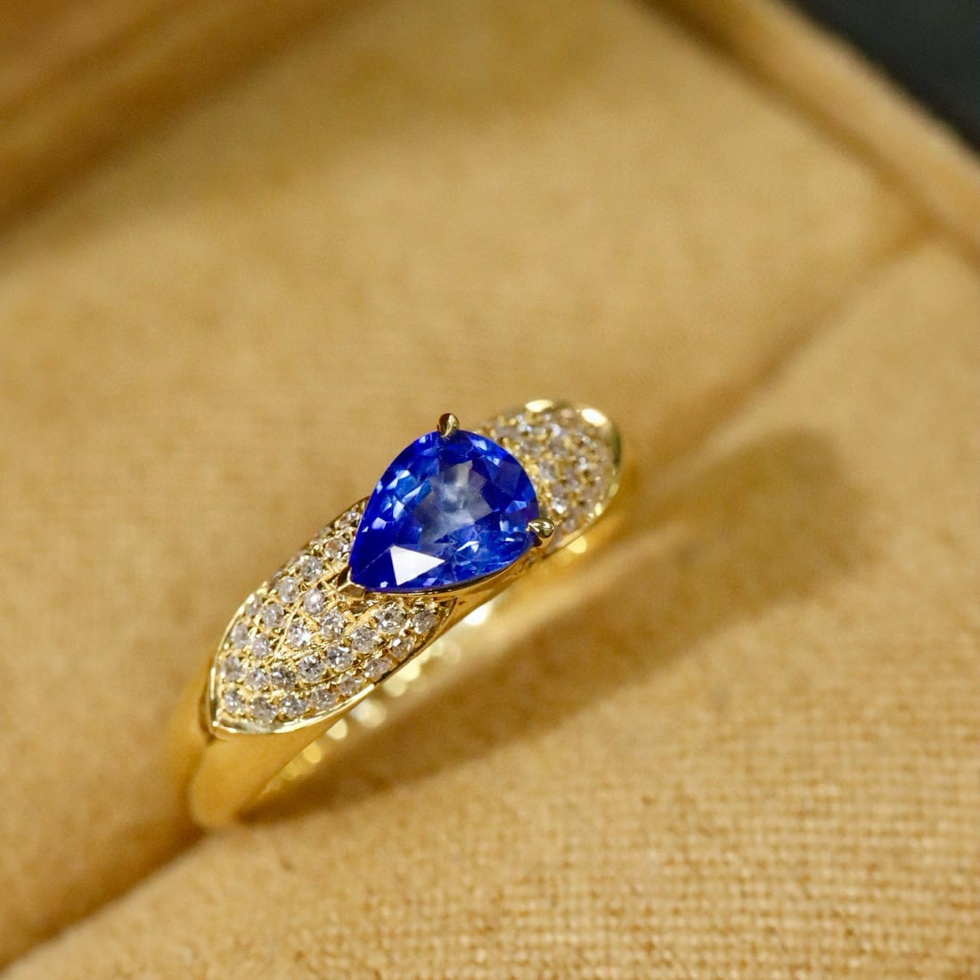 14k Gold 1.07 Ctw Natural Sapphire & Diamond Ring: Ref:230992260 // gold content:14k gold // ring size:7. 25us // // main gemstone:sapphire // shape:pear // carat weight:0. 84ct // color:blue // treatment:natural // // adjacent gemstone 2 : diamond