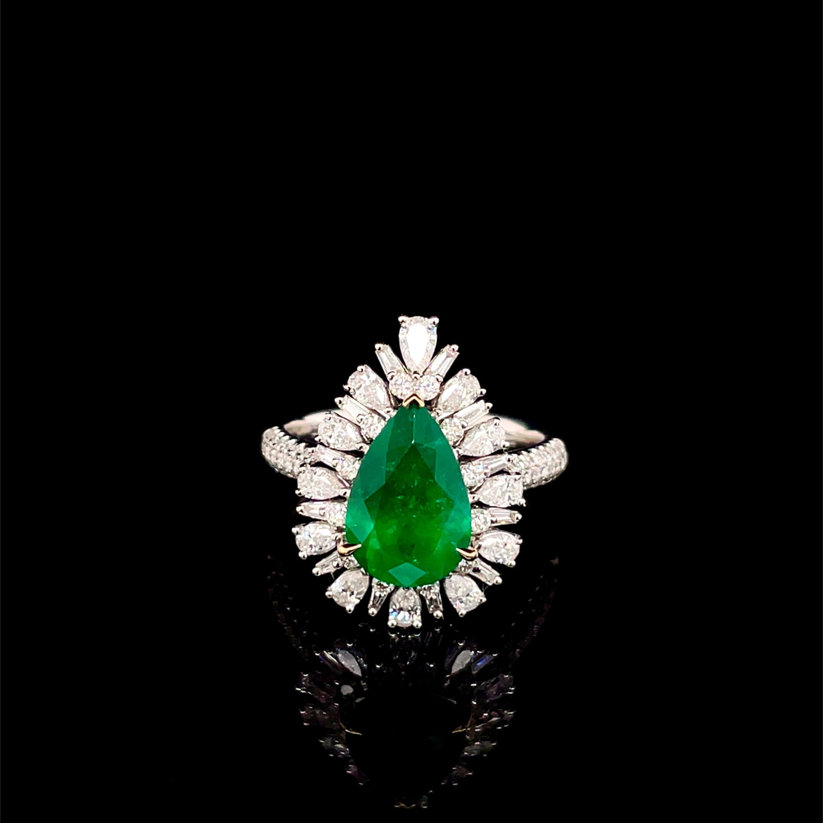 14k Gold 3.08 Ctw Vivid Green Natural Emerald & Diamond Ring: Ref:230992267 // gold content:14k gold // ring size:7. 25us // // main gemstone:emerald // shape:pear // carat weight:2. 09ct // color:vivid green // treatment:natural // // adjacent gemstone 2 : diam