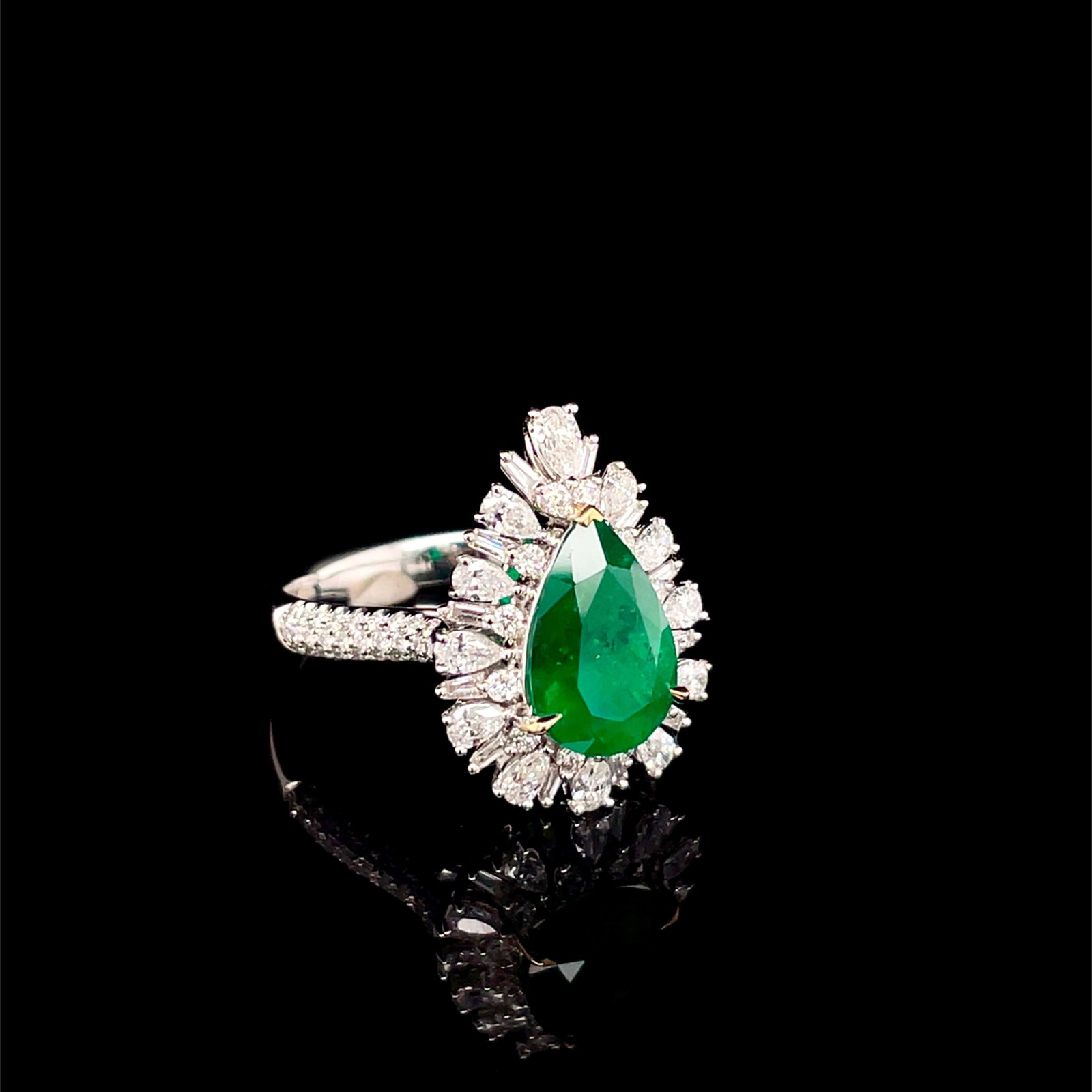 14k Gold 3.08 Ctw Vivid Green Natural Emerald & Diamond Ring - 2