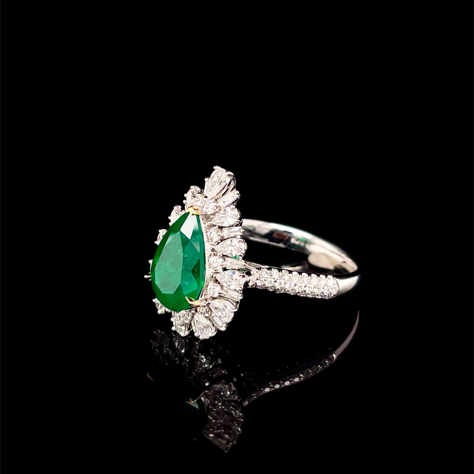 14k Gold 3.08 Ctw Vivid Green Natural Emerald & Diamond Ring - 4