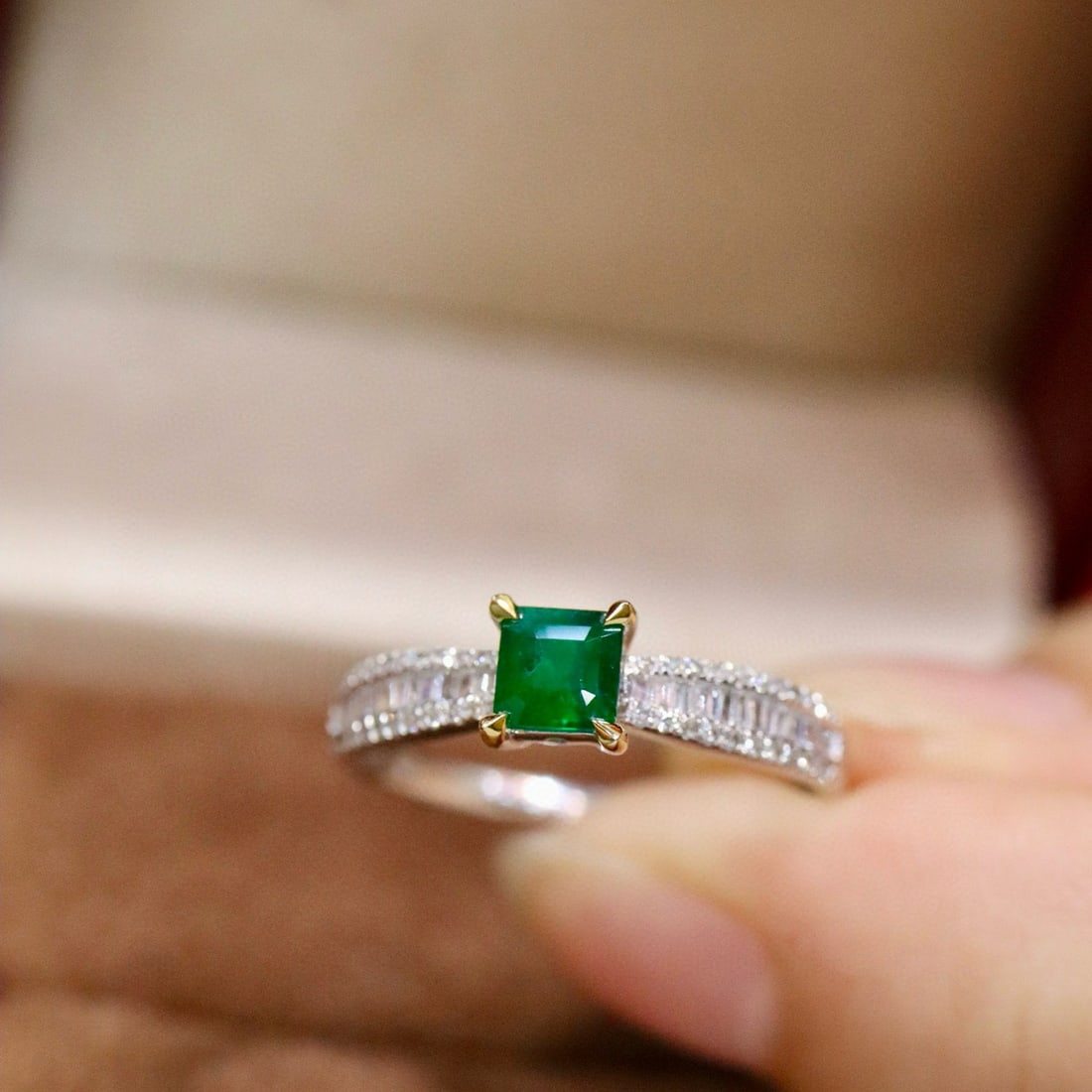 14k Gold 0.66 Ctw Vivid Green Natural Emerald & Diamond Ring - 2