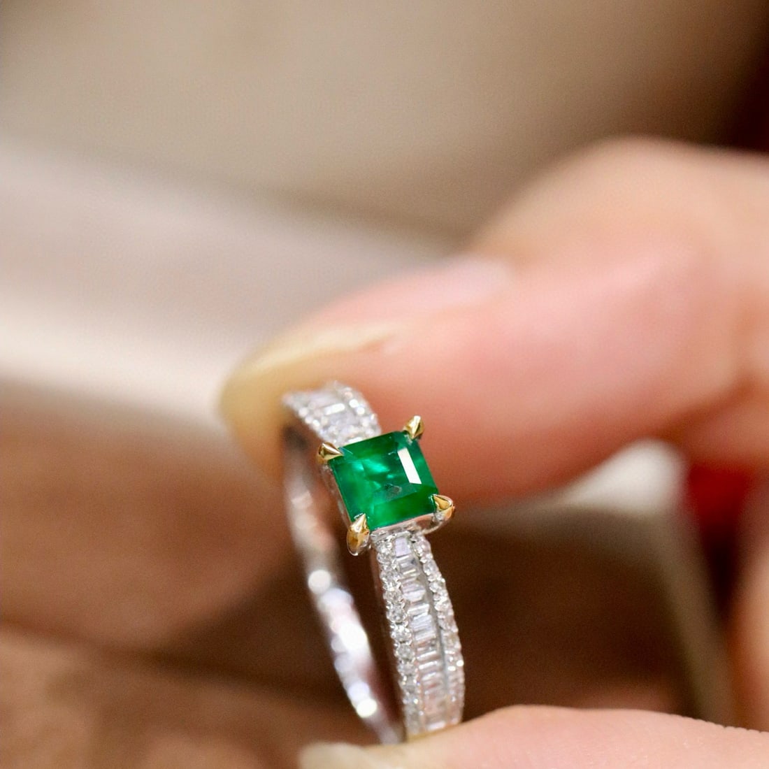 14k Gold 0.66 Ctw Vivid Green Natural Emerald & Diamond Ring - 3