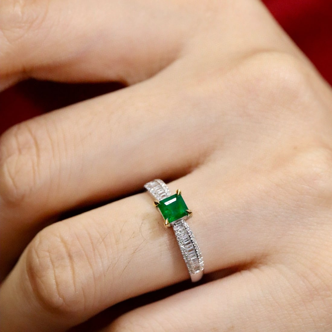 14k Gold 0.66 Ctw Vivid Green Natural Emerald & Diamond Ring - 4