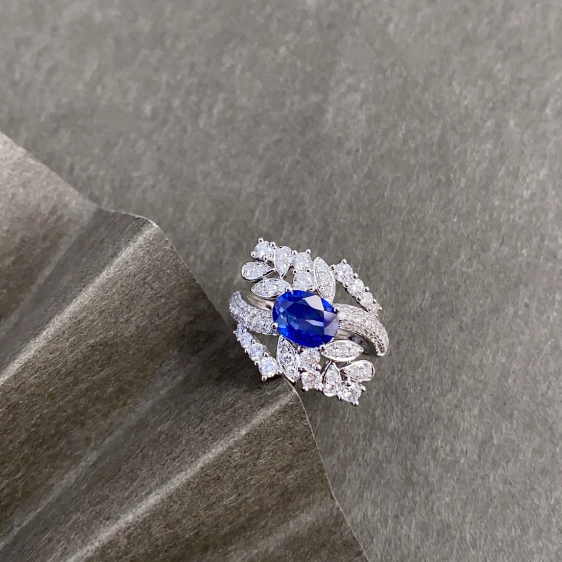 14k Gold 2.75 Ctw Natural Sapphire & Diamond Ring: Ref:230992289 // gold content:14k gold // ring size:7. 25us // // main gemstone:sapphire // shape:oval // carat weight:1. 68ct // color:royal blue // treatment:natural // // adjacent gemstone 2 : diam
