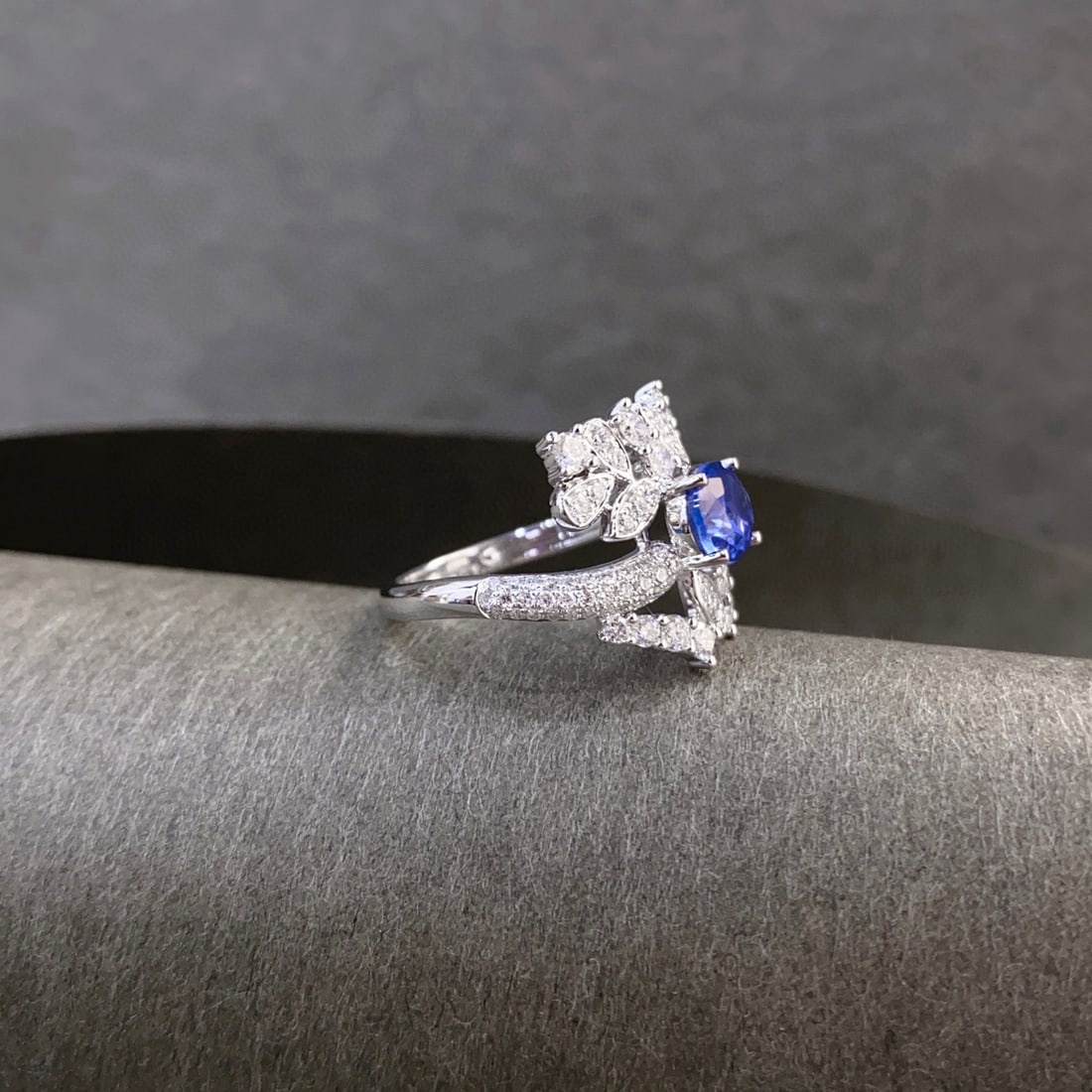 14k Gold 2.75 Ctw Natural Sapphire & Diamond Ring - 3