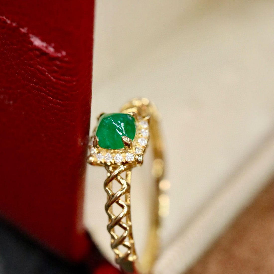 14k Gold 0.41 Ctw Vivid Green Natural Emerald & Diamond Ring - 3