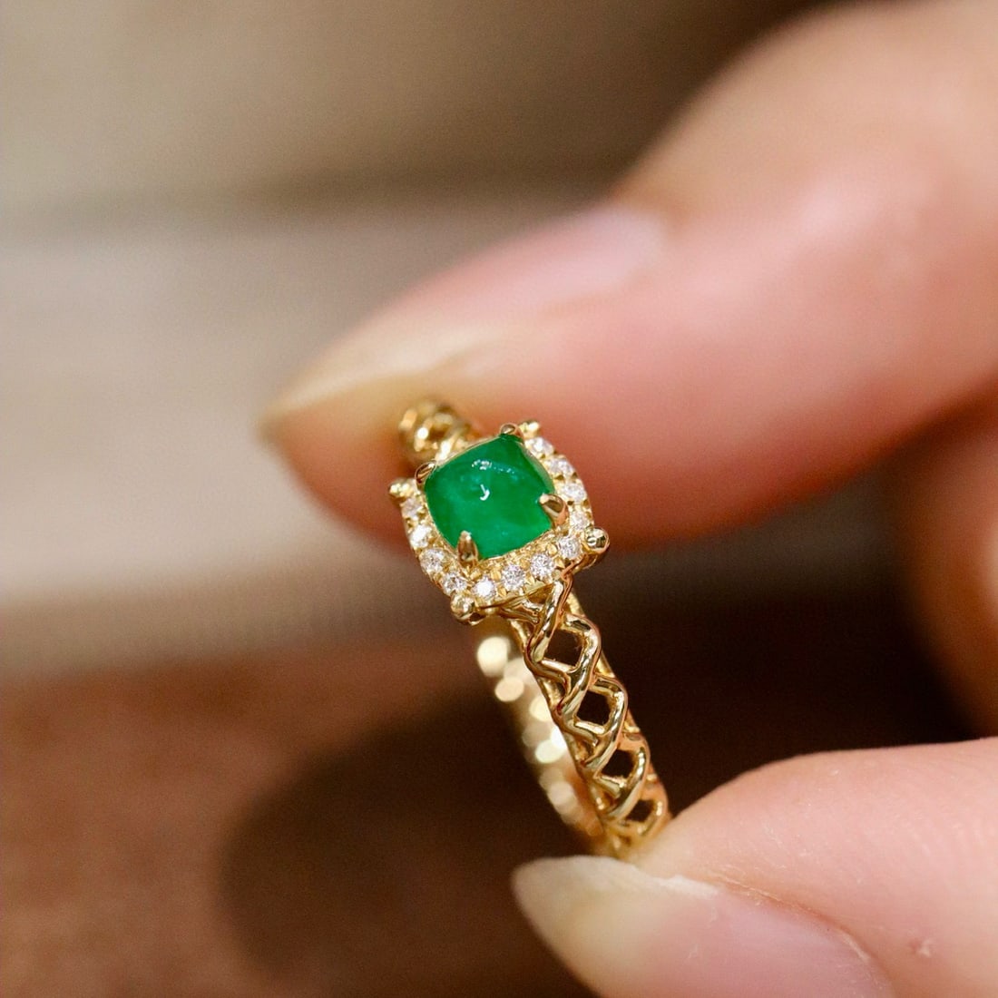 14k Gold 0.41 Ctw Vivid Green Natural Emerald & Diamond Ring - 4