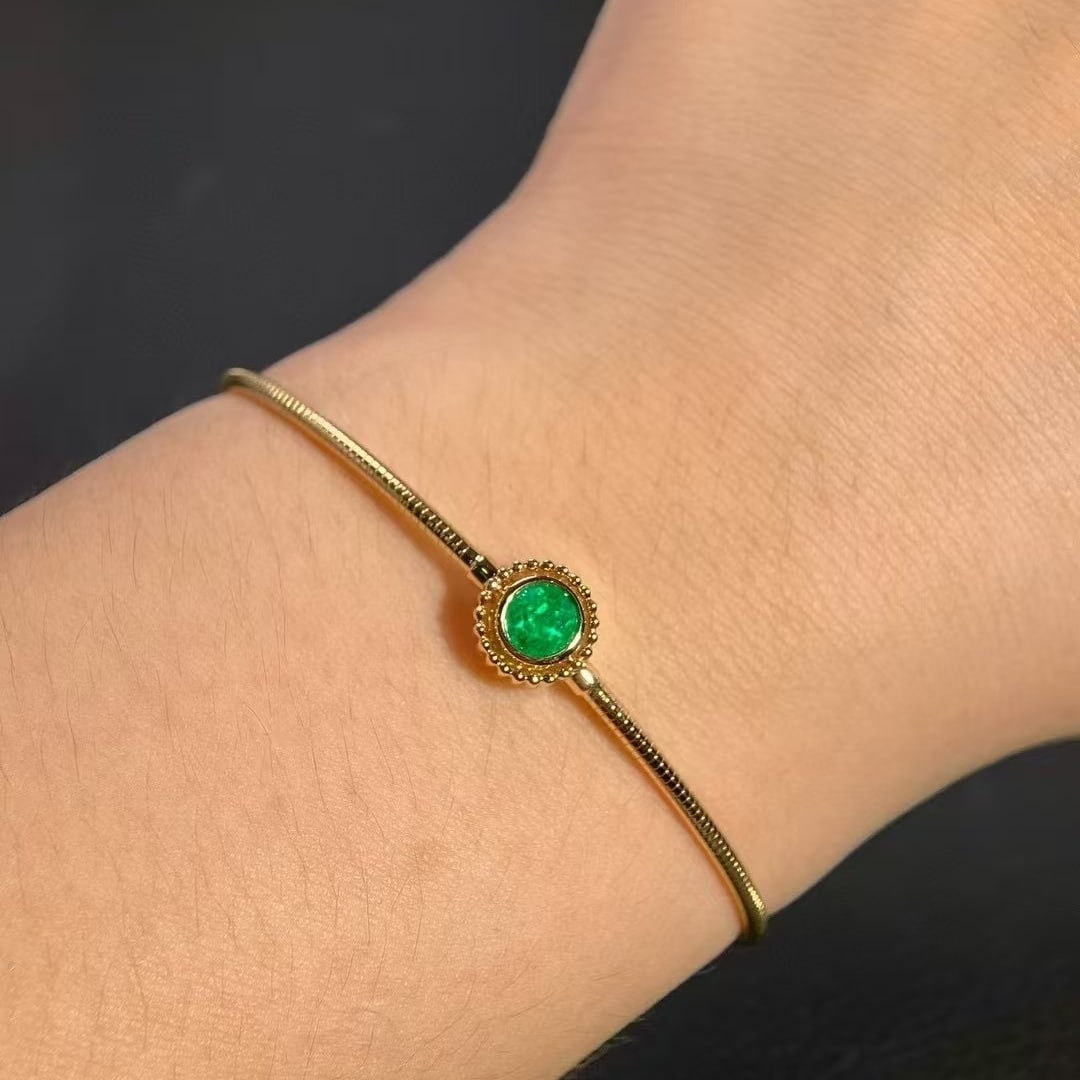 14k Gold 0.46 Ct Vivid Green Natural Emerald Bangle - 2