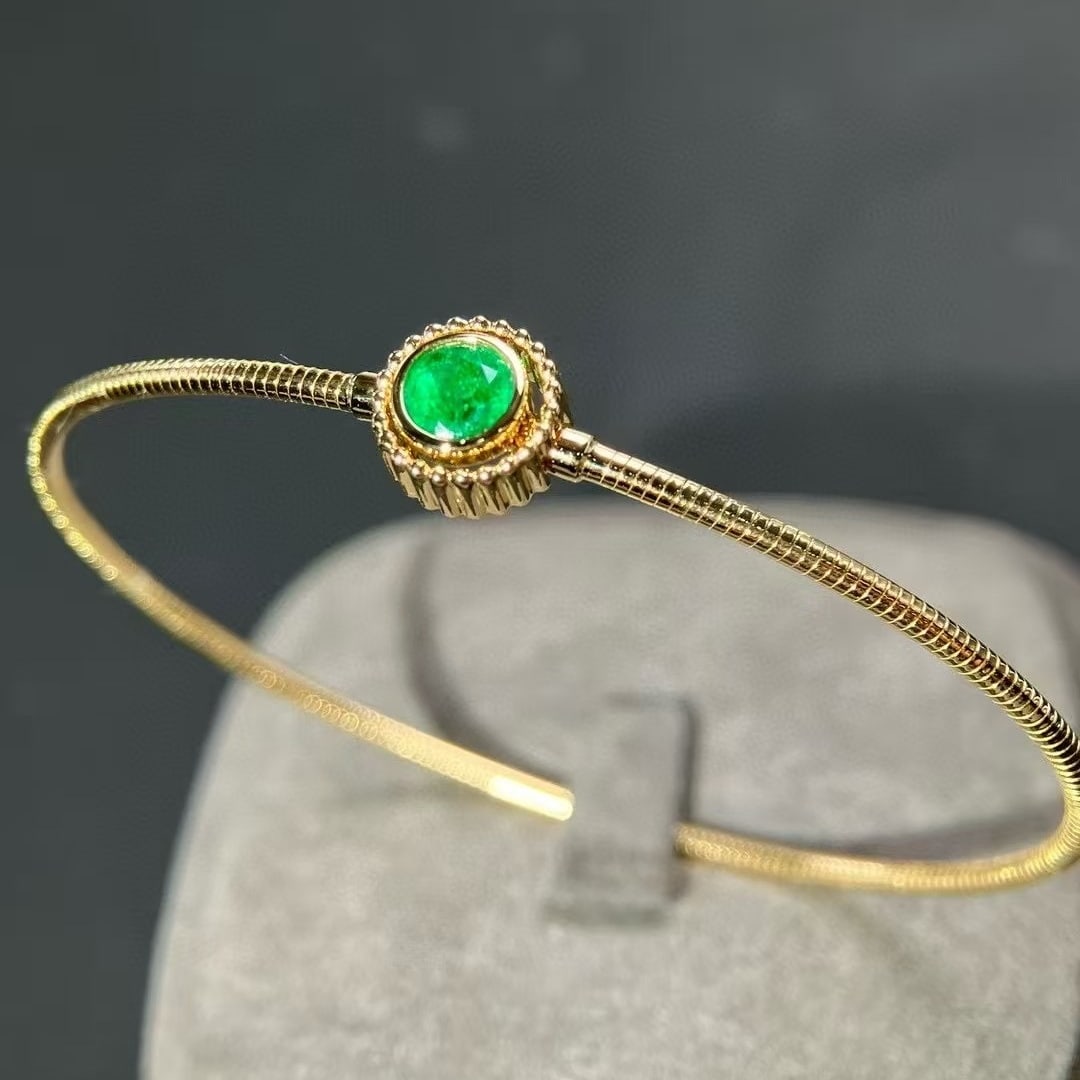 14k Gold 0.46 Ct Vivid Green Natural Emerald Bangle - 3