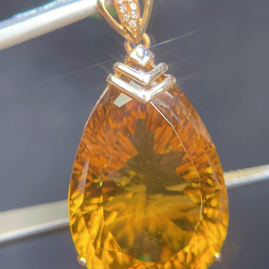 14k Gold 22.57 Ct Natural Citrine & Diamond Pendant( Without Chain ): Ref:230992307 // gold content:14k gold // main gemstone:citrine // shape:pear // carat weight:22. 57ct // color:yellow // treatment:natural // // adjacent gemstone 2 : diamond // shape:round // clarit
