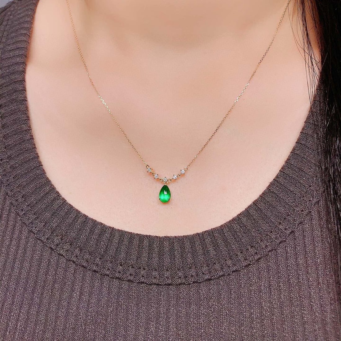 14k Gold 0.63 Ctw Vivid Green Natural Emerald & Diamond Necklace - 2