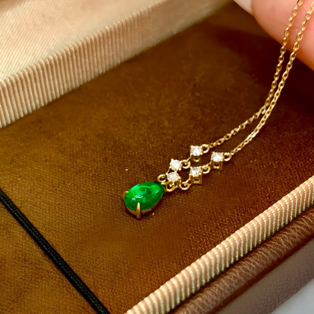 14k Gold 0.63 Ctw Vivid Green Natural Emerald & Diamond Necklace - 3