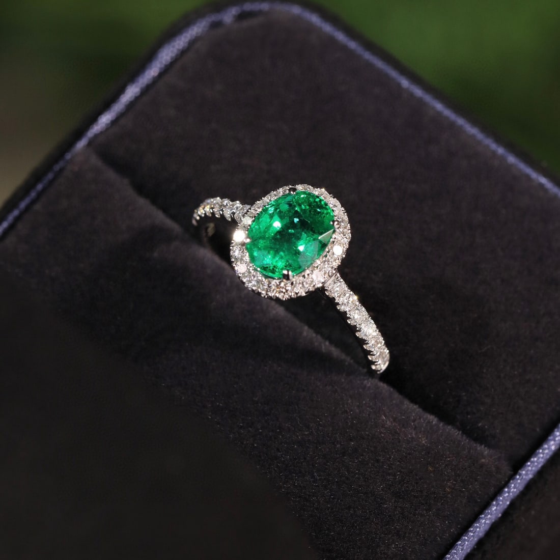 14k Gold 1.27 Ct Vivid Green Natural Emerald & Diamond Ring - 2
