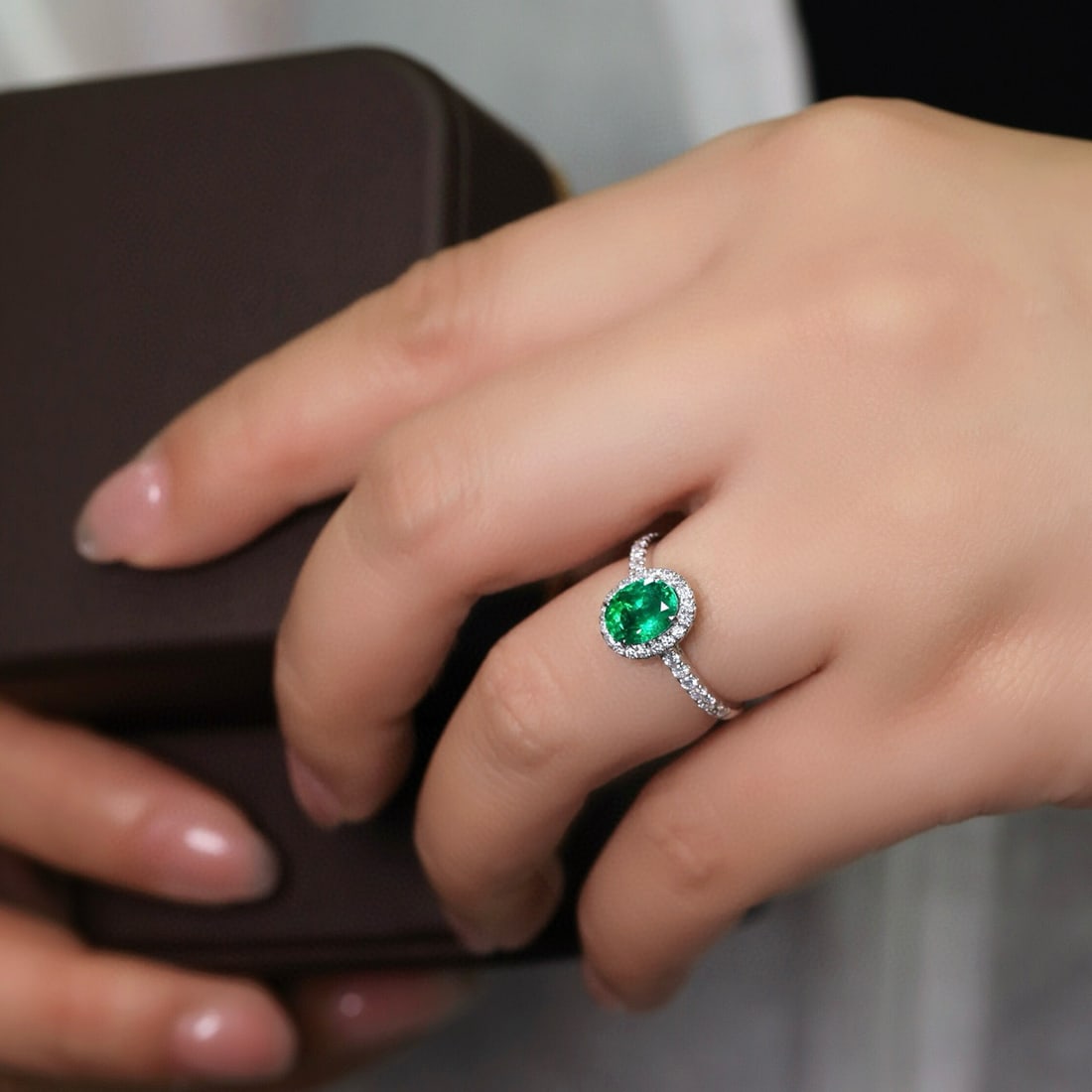 14k Gold 1.27 Ct Vivid Green Natural Emerald & Diamond Ring - 3