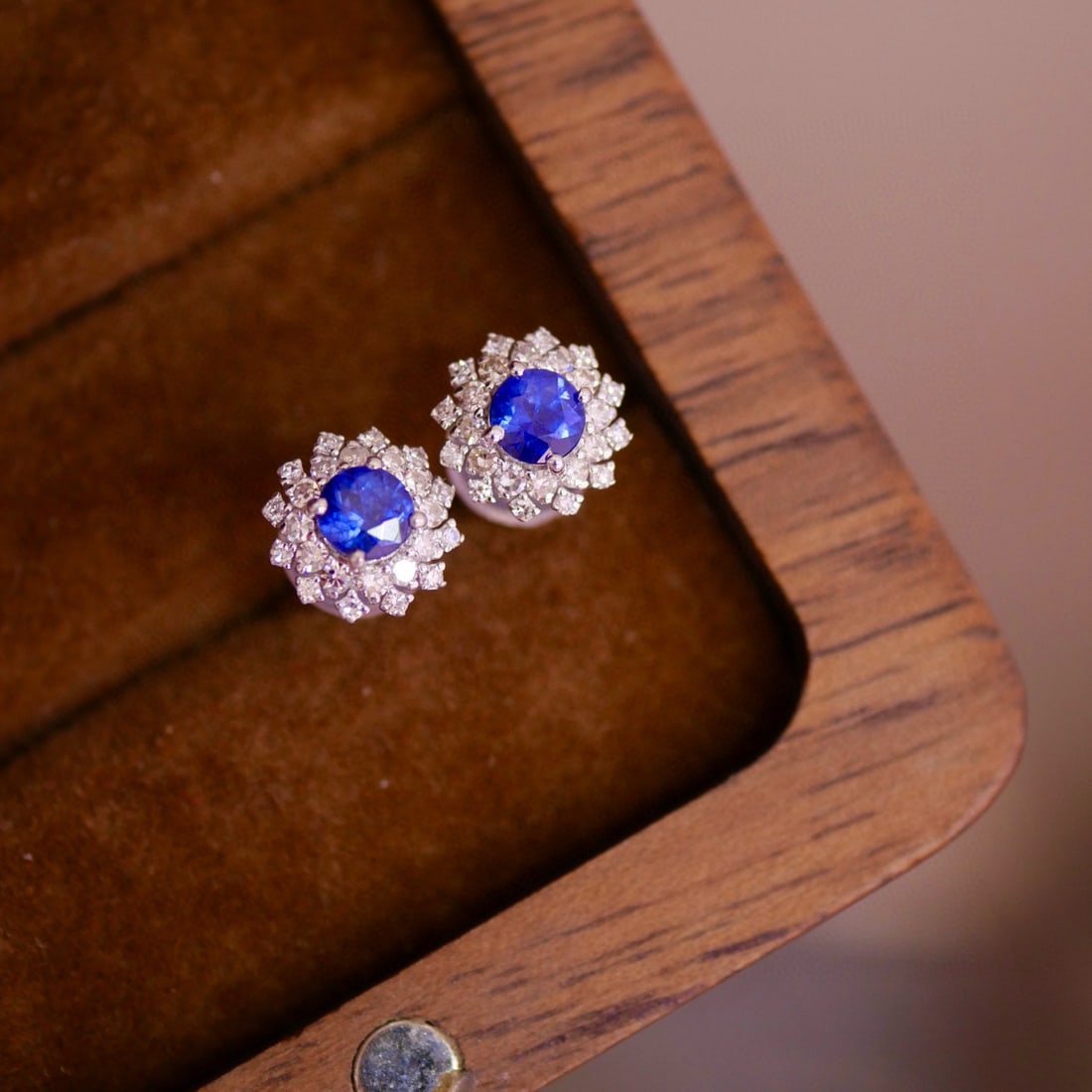 14k Gold 0.69 Ctw Natural Sapphire & Diamond Earrings: Ref:230992318 // gold content:14k gold // main gemstone:sapphire // shape:round // carat weight:0. 45ct // color:blue // treatment:natural // cut grade:g // // adjacent gemstone 2 : diamond // shape:r