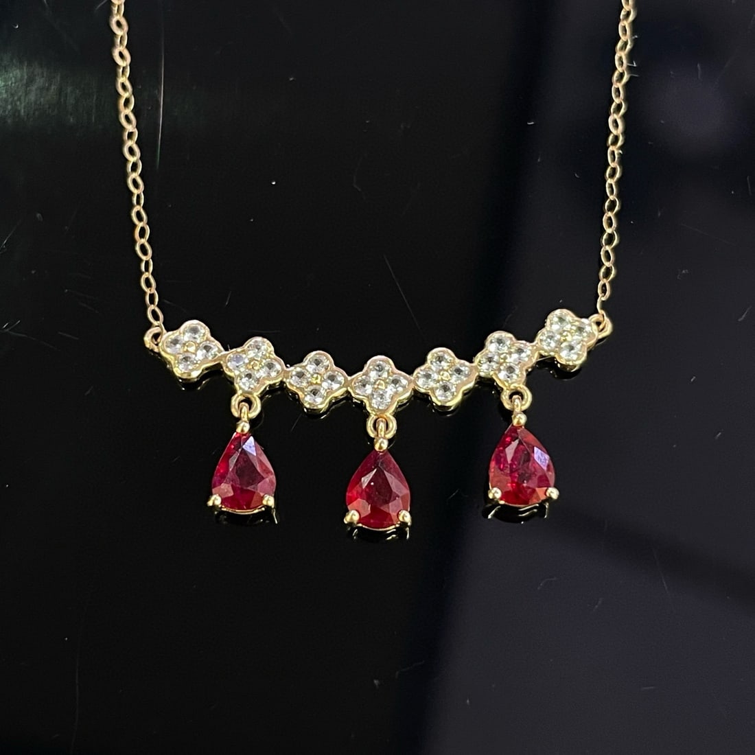 14k Gold 1.00 Ct Natural Ruby & Sapphire Necklace: Ref:230992320 // gold content:14k gold // main gemstone:ruby // shape:pear // carat weight:1. 00ct // color:red // treatment:natural // // adjacent gemstone 2 : sapphire // number of stones:28 // shap