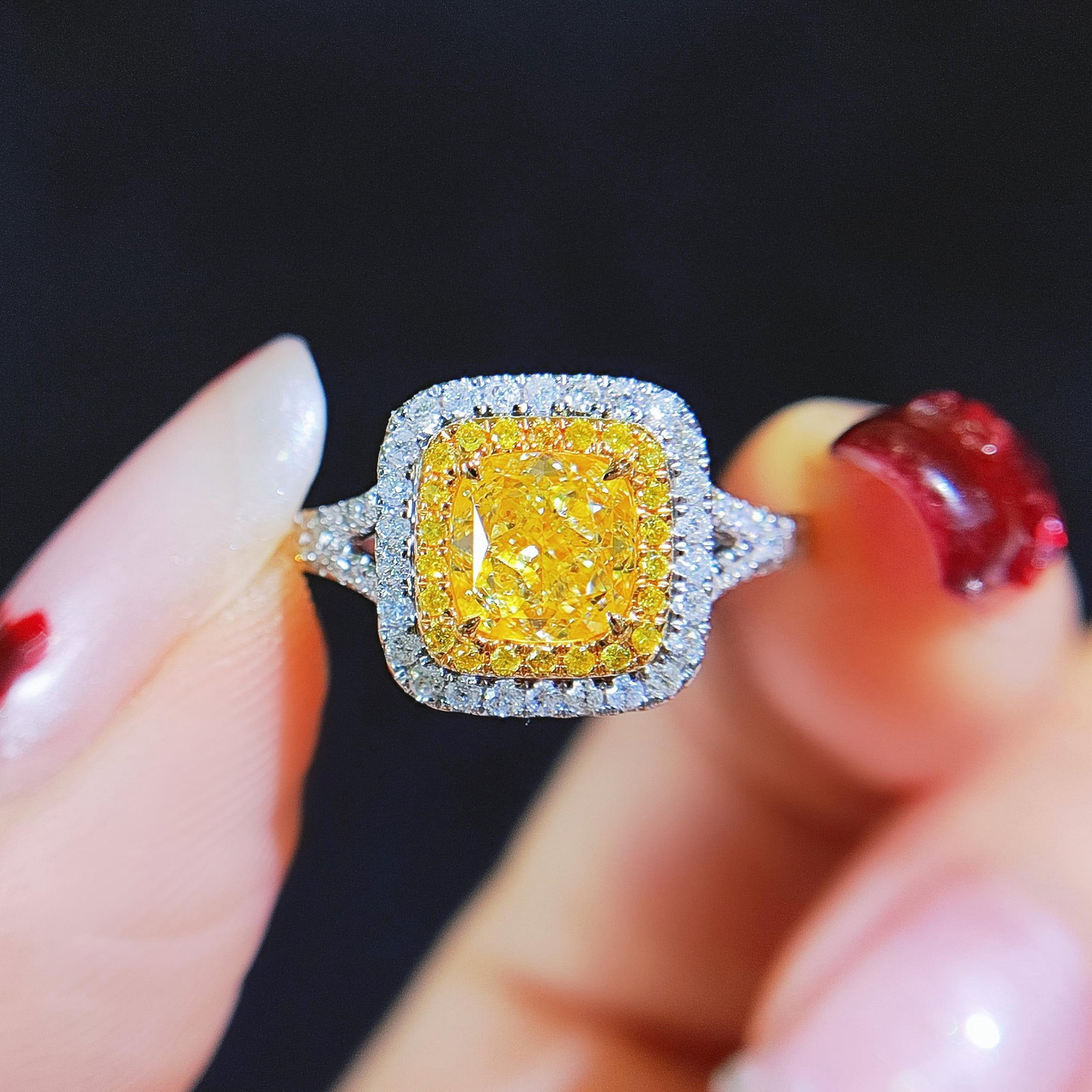 14k Gold 1.40 Ctw Natural Yellow Diamond & Diamond Ring: Ref:230992325 // gold content:14k gold // ring size:7. 25us // // main gemstone:yellow diamond // shape:cushion // carat weight:1. 06ct // color:yellow // treatment:natural // // adjacent gemstone 2
